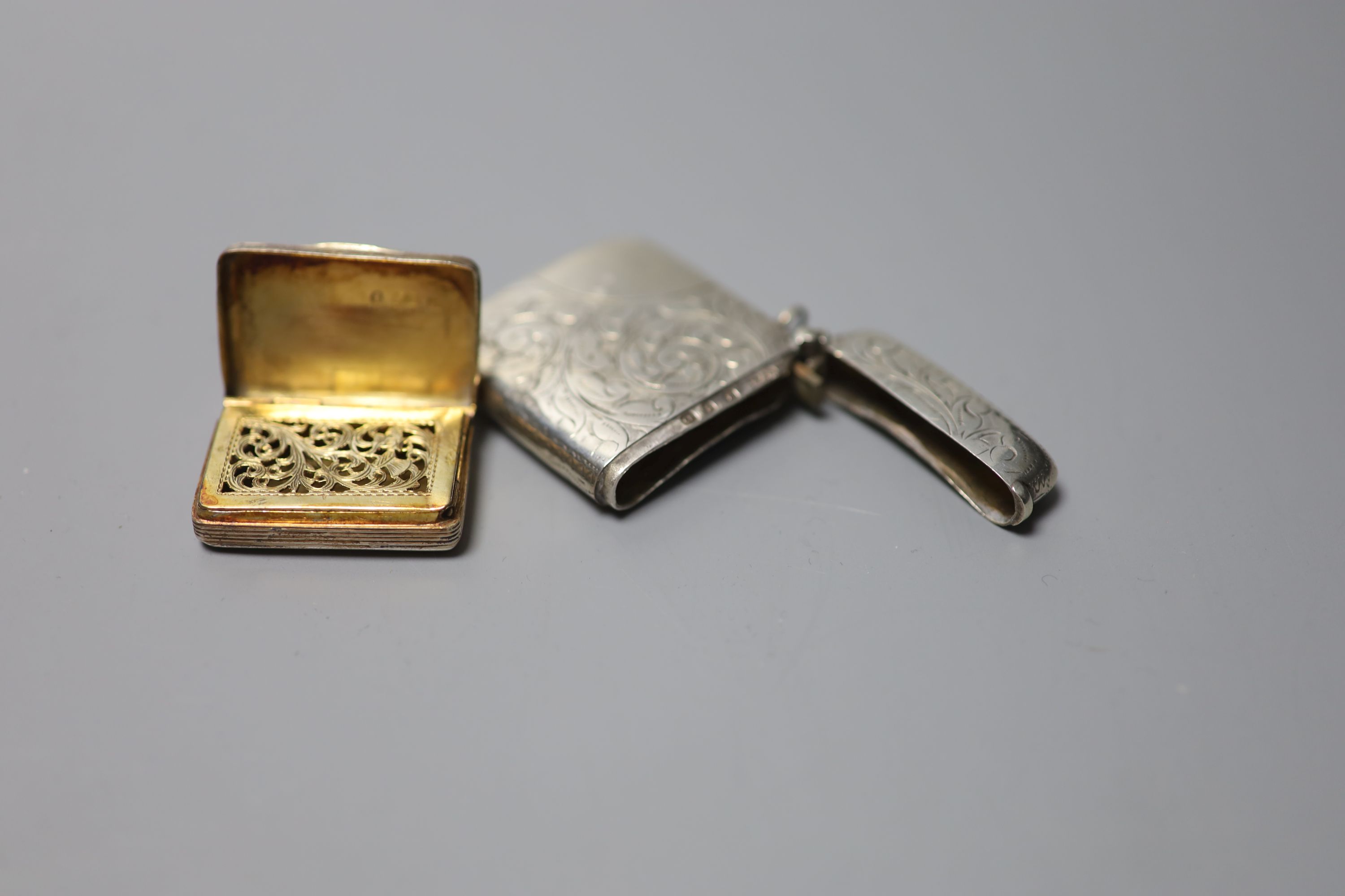 An early Victorian silver vinaigrette, Birmingham, 1838, 32mm and a silver vesta case.